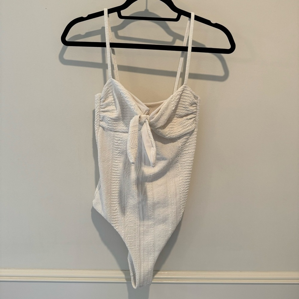 Devon Windsor White One-Piece Suit